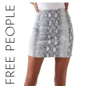 FREE PEOPLE Modern Femme snakeskin print mini skirt women size zero extra small